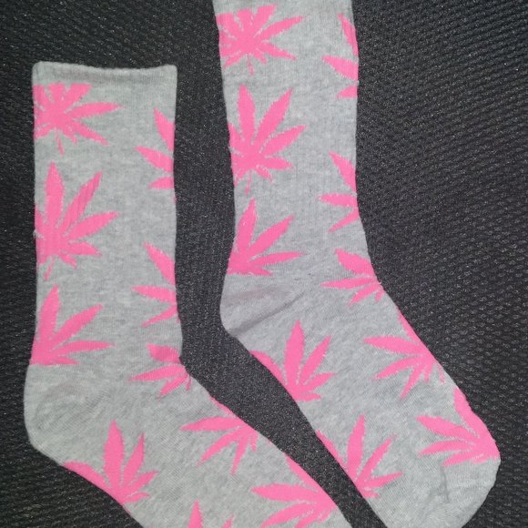 🧦Grey and Pink⊛Pot Leaf⊛Mid Knee Socks🧦 - Picture 3 of 4